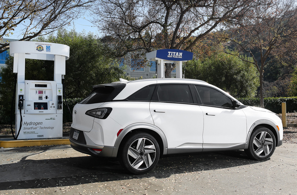  Hyundai establece términos de arrendamiento para el vehículo de celda de combustible Nexo y realiza la primera entrega