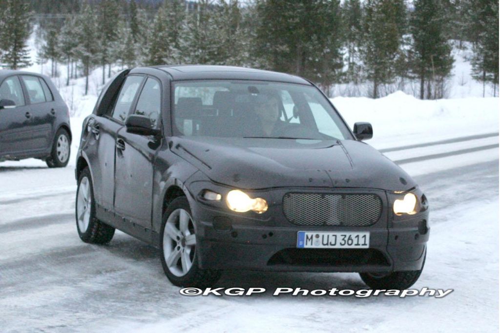 BMW X1 Spied - The MINI Ute Gets a Sibling lead image
