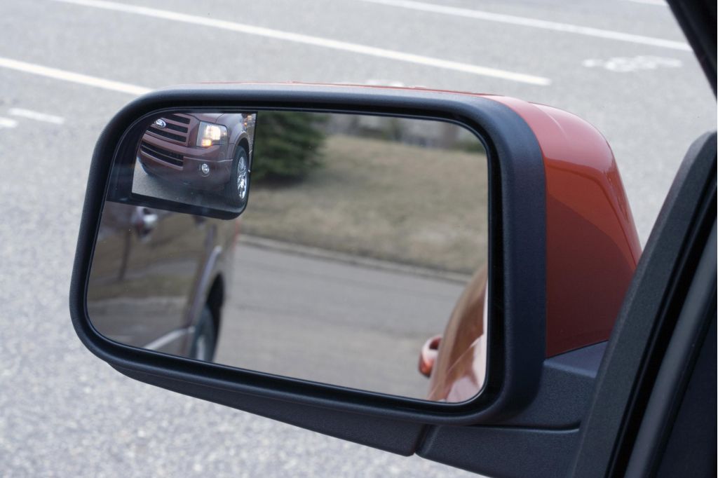Ford Takes Aim At Blind Spots lead image