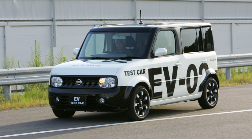 Nissan Cube электромобиль