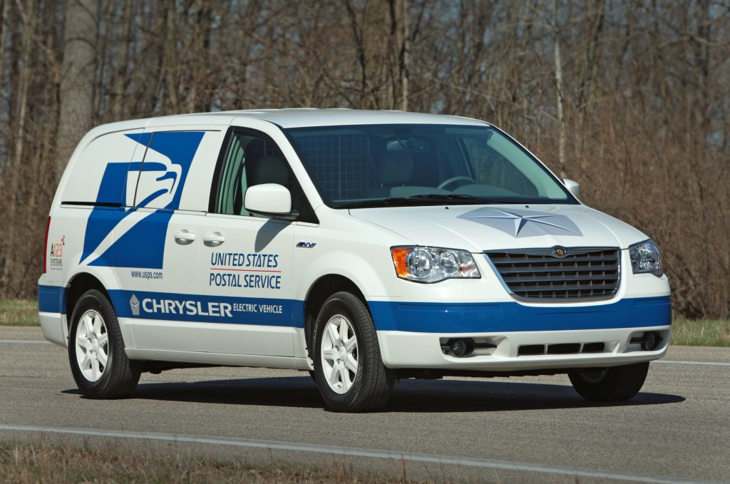 Chrysler Unveils Pure Electric Minivans for US Post Office