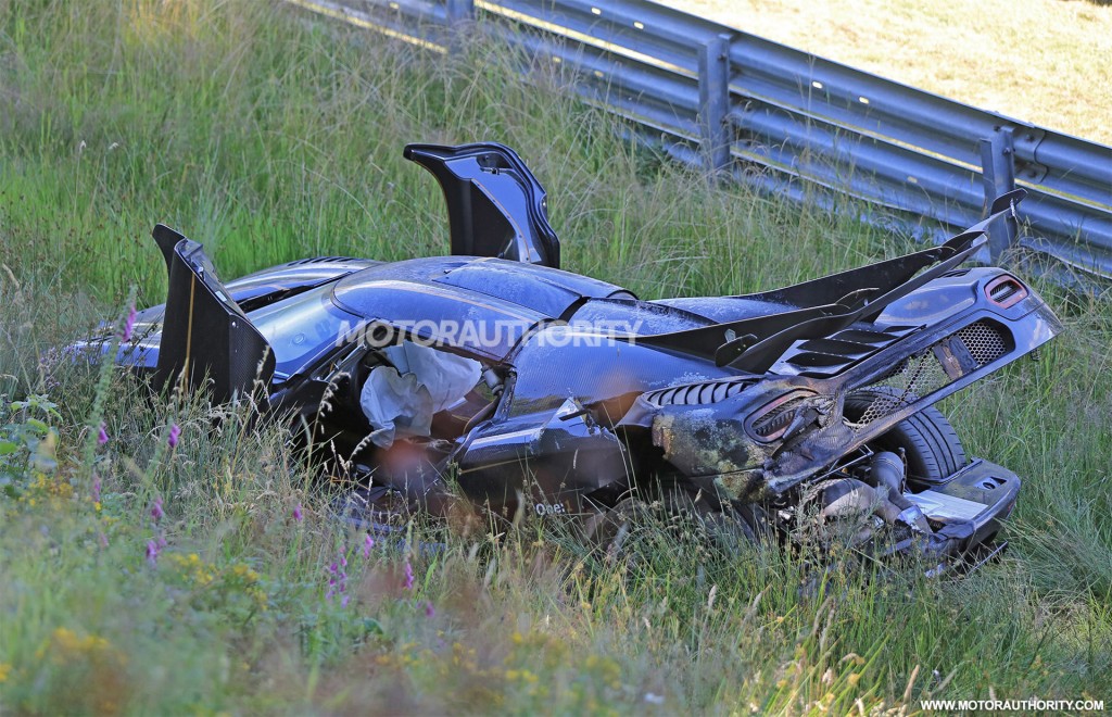 koenigsegg-one1-crash-on-the-nrburgring--image-via-s-baldauf-sb-medien_100558554_l.jpg