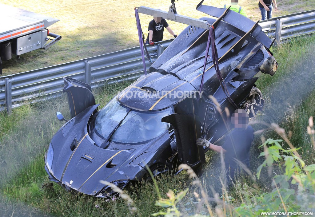 koenigsegg-one1-crash-on-the-nrburgring--image-via-s-baldauf-sb-medien_100558562_l.jpg