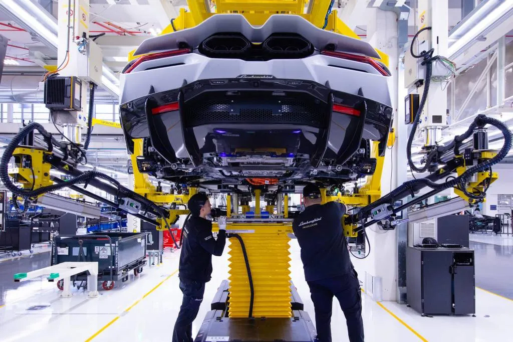 Lamborghini Revuelto production