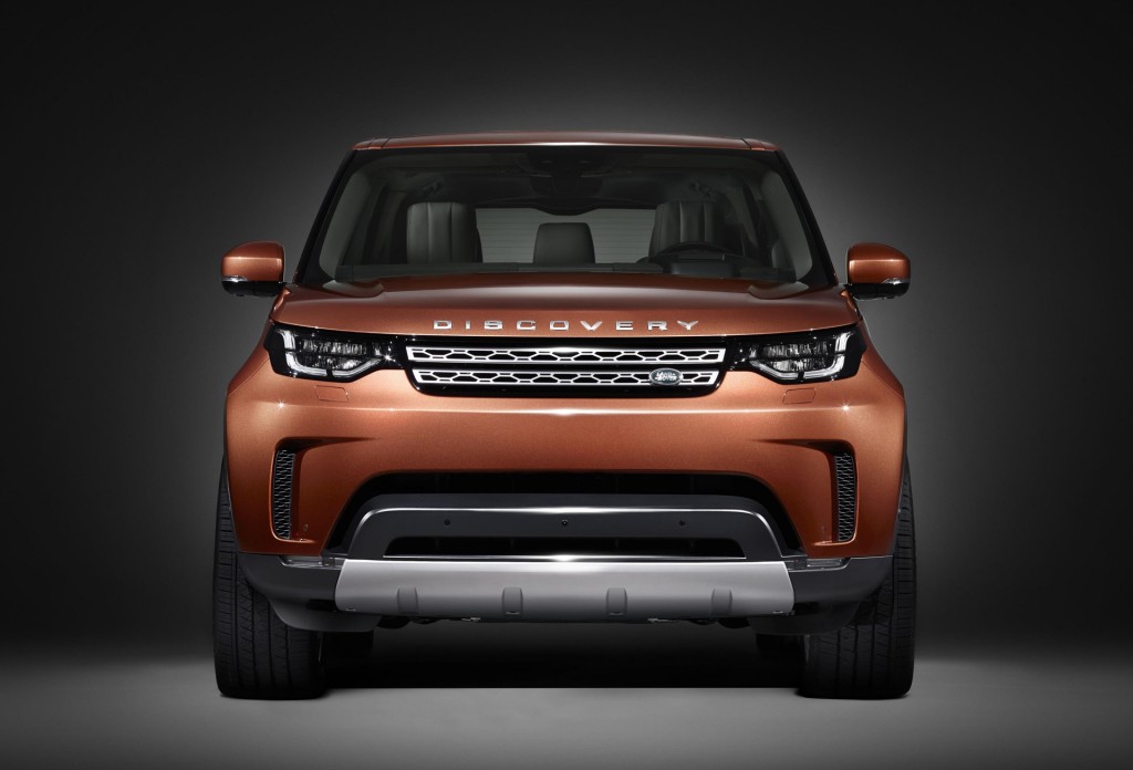 2018 Land Rover Discovery teased ahead of Paris debut lead image