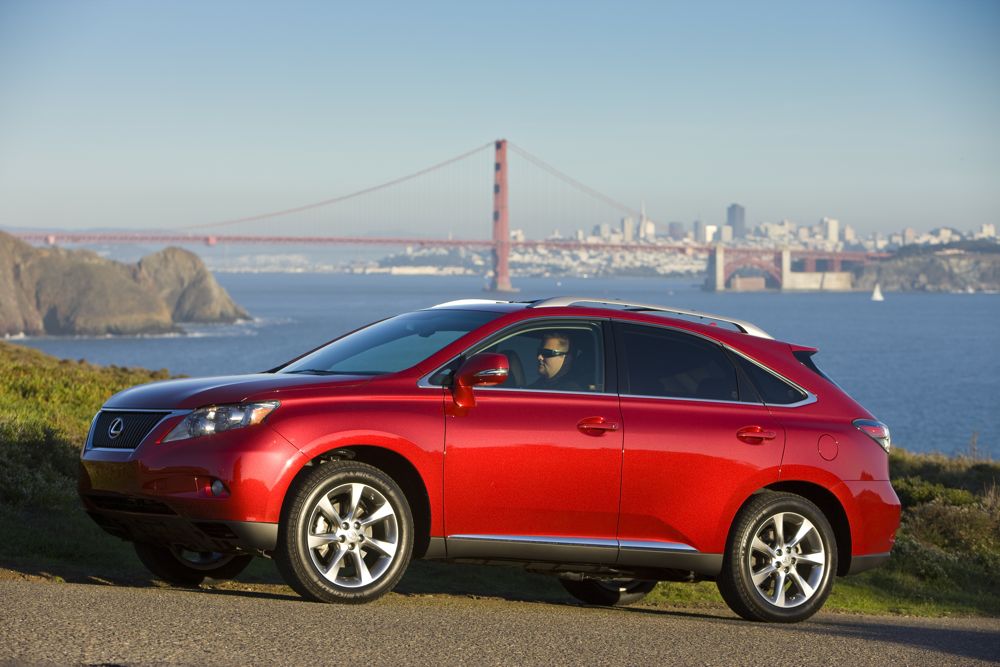 2010 Lexus RX: Hybrid or No, A Step Up lead image