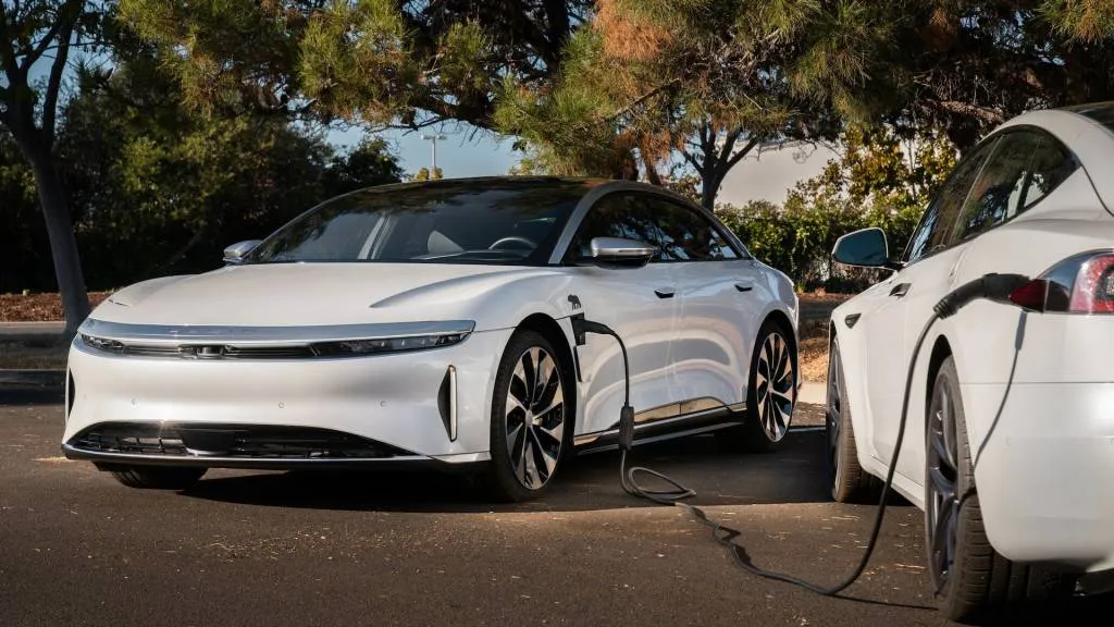 Lucid Air charge une Tesla Model S
