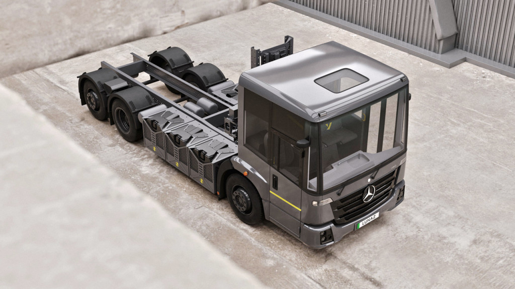 Lunaz upcycled recycling truck  -  based on Mercedes-Benz Econic garbage truck
