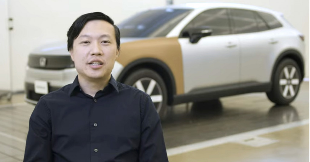 Marco Tan, desainer Honda VR dan CG, dengan model tanah liat Honda Prologue