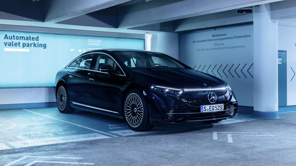 Service de voiturier automatisé Mercedes-Benz et Bosch à l'aéroport de Stuttgart