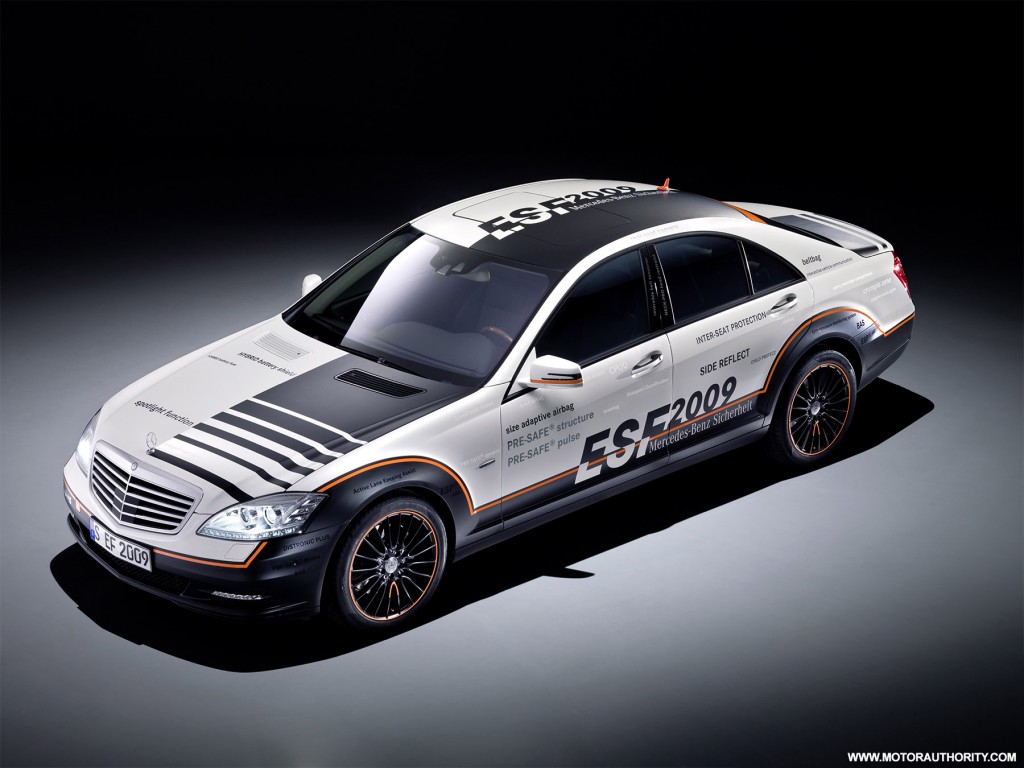 Mercedes-Benz ESF Safety Car: More, Better, Smarter Airbags! lead image