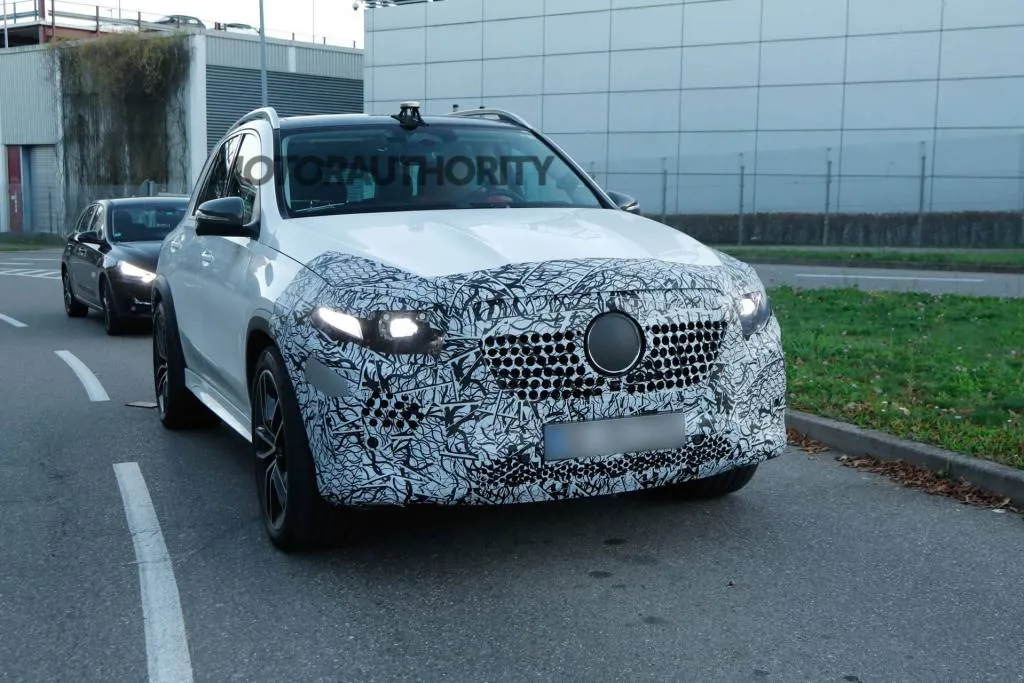 2027 Mercedes-Benz GLE-Class facelift spy shots - Photo credit: Baldauf