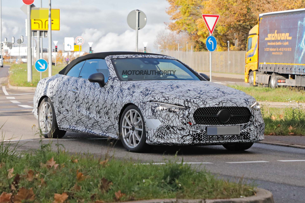 2024 Mercedes-Benz CLE-Class Cabriolet spy shots and video