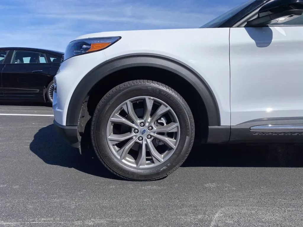 Michelin Primacy all-season tires with 42% sustainable content - on Ford Explorer