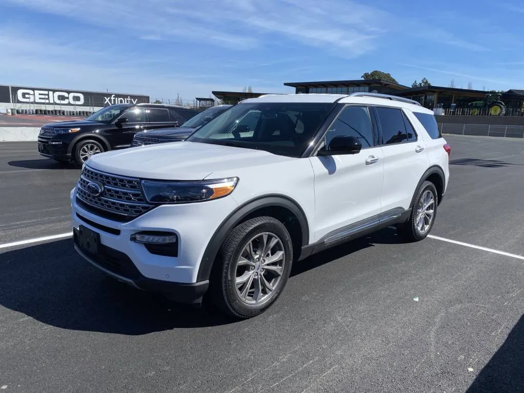 Michelin Primacy all-season tires with 42% sustainable content - on Ford Explorer
