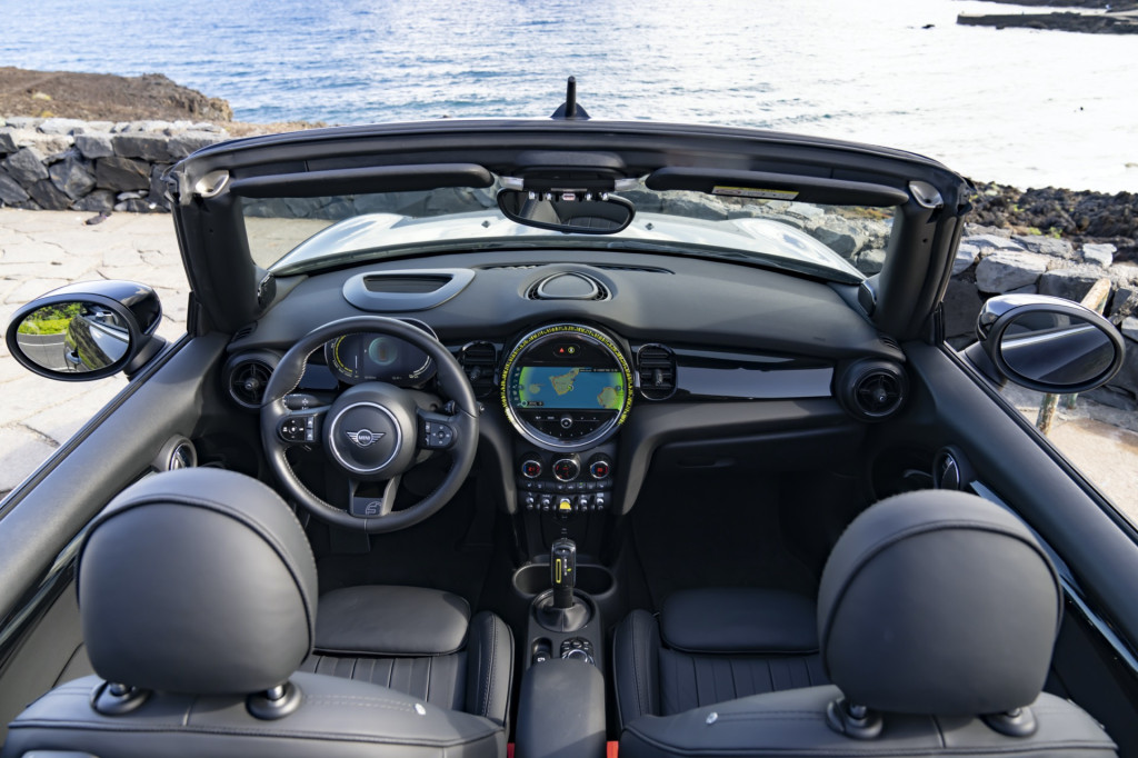 MINI Cooper SE Cabriolet (Euro spec)