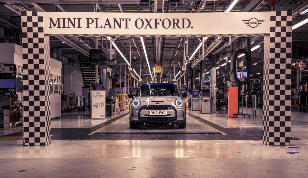 Mini Hardtop production at plant in Oxford, U.K.