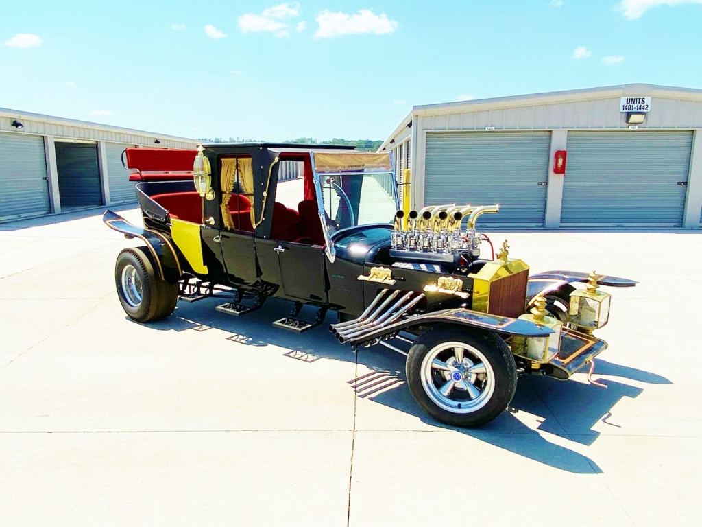 ミュンスター コーチの再作成 (画像提供: Barrett-Jackson Collector Car Auctions)