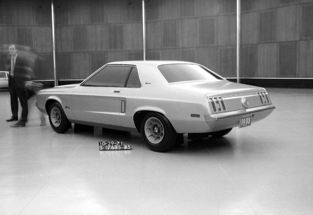 Detta hardtop-förslag vidareutvecklar temat från Ghias hardtop-design och ger en mer modern tolkning av den ursprungliga hardtopen från 1965.  (Med tillstånd av Ford Motor Company)