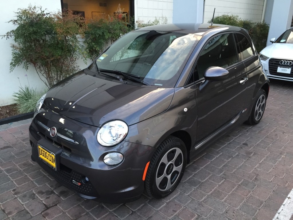 Group Of Fiat 500e Electric Cars Ignites Feeding Frenzy 100 Plus Bought