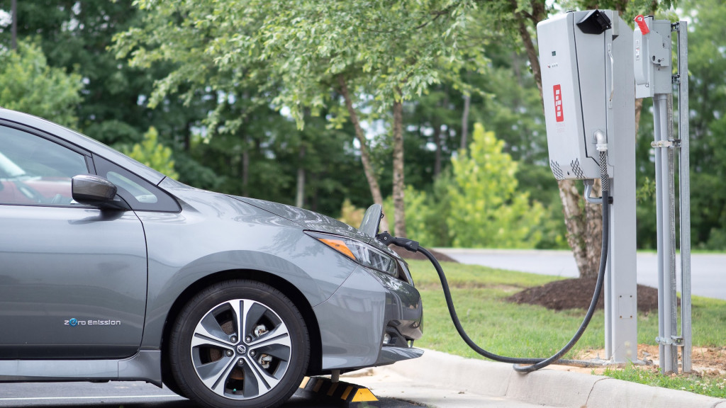 Nissan Leaf and Fermata Energy FE-15 bidirectional charger – Photo by Fermata Energy