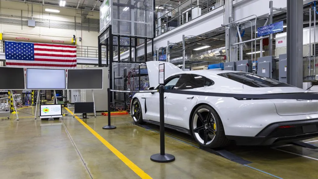 Oak Ridge National Laboratory tests 270-kw wireless EV charging system