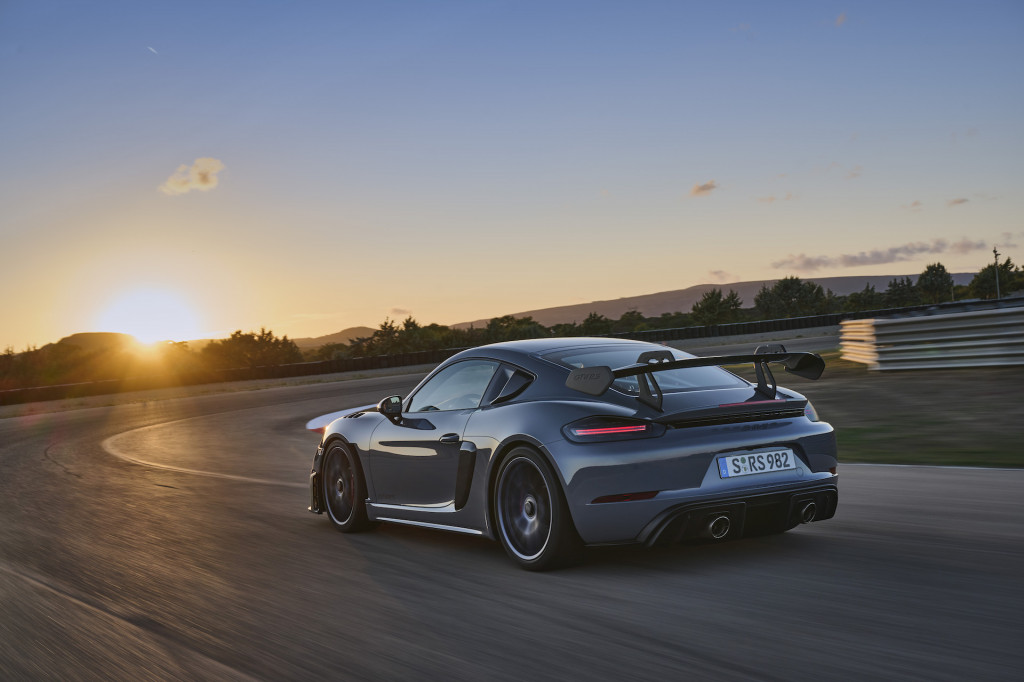 2022 Porsche 718 Cayman GT4 RS 