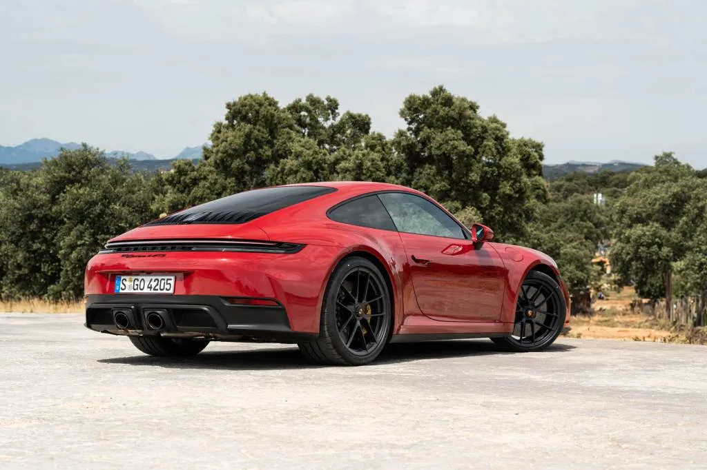2025 Porsche 911 GTS