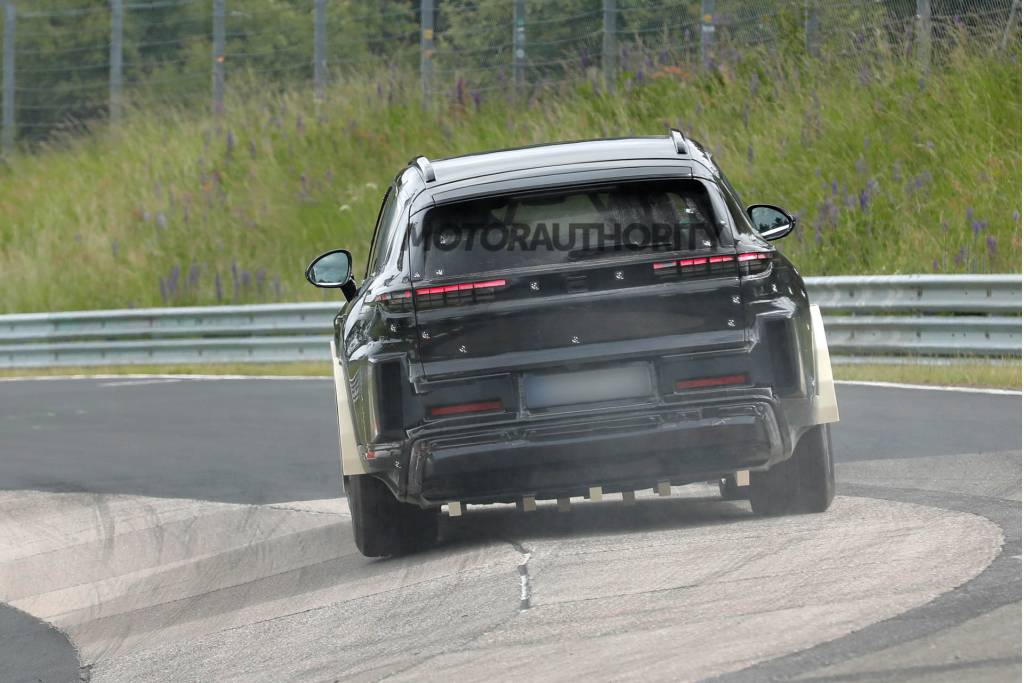 2027 Porsche Cayenne EV spy shots - Photo credit: Baldauf