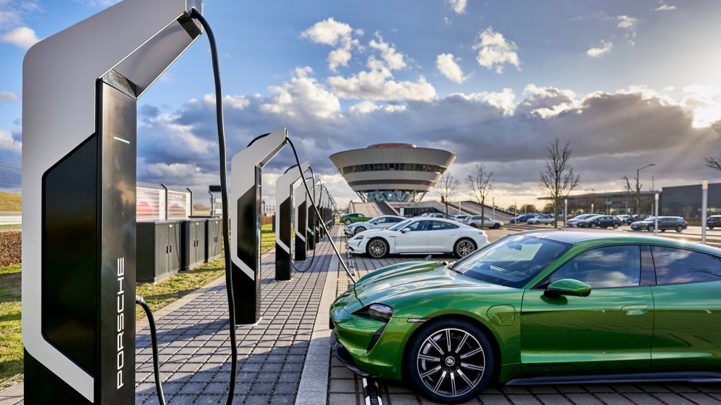 Porsche elektrikli araç şarj istasyonu