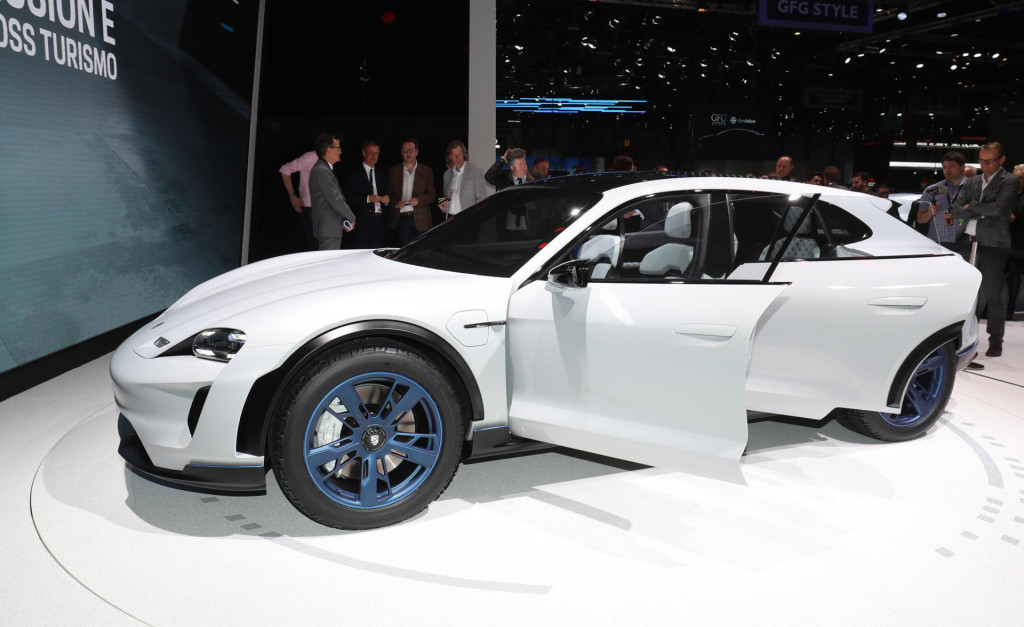 Porsche Mission E Cross Turismo REVEALED - New EV could be bad