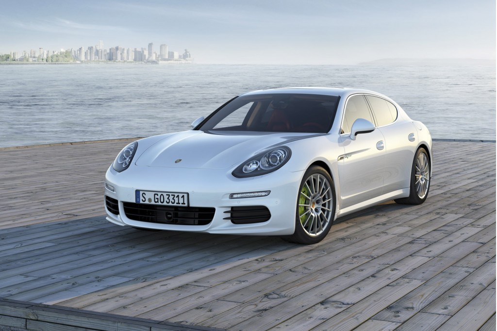 Best Used Luxury Cars, 60-MPG Civic, Hybrid Porsches: Car News Headlines lead image