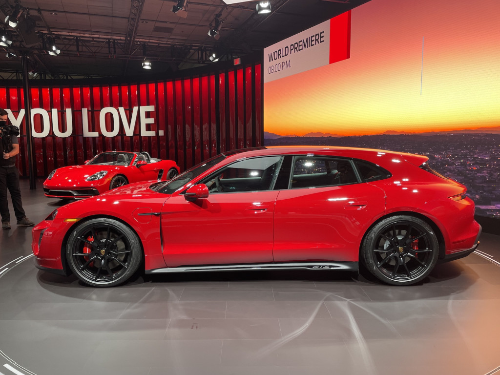 Porsche Taycan GTS Sport Turismo 2022