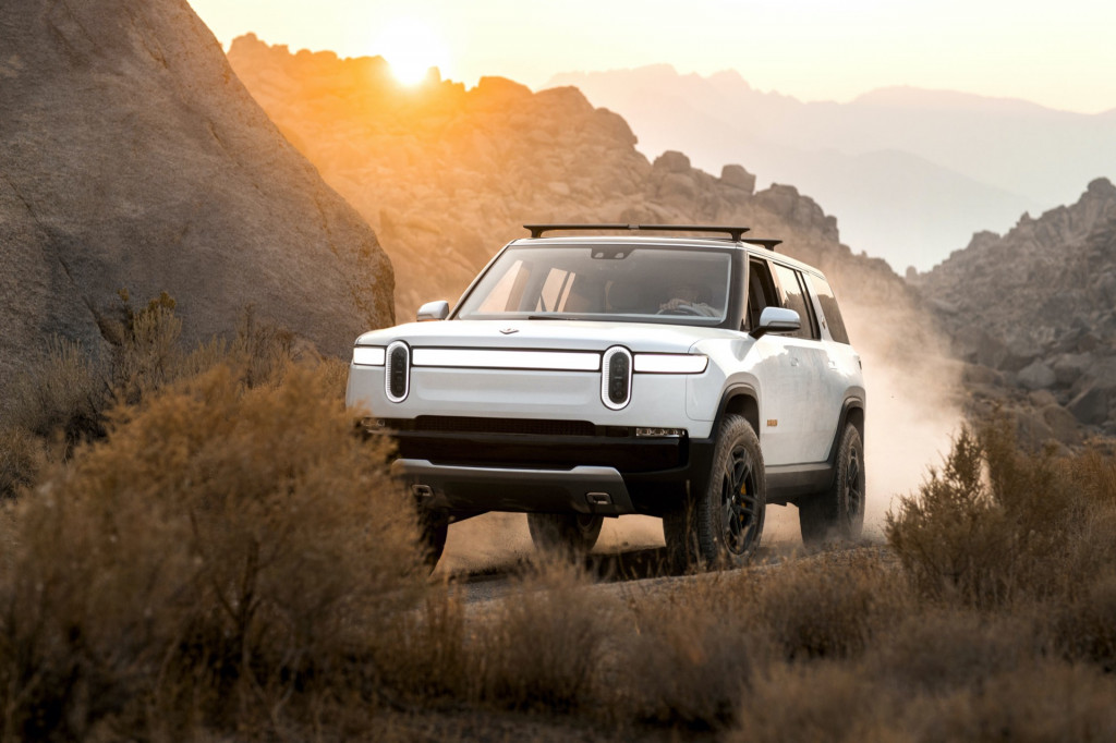 2022 Jeep Wagoneer lives again, Canoo launches EV pickup, Rivian R1S