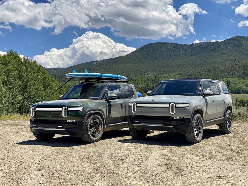 Rivian R1T, green, vs. Rivian R1S, silver