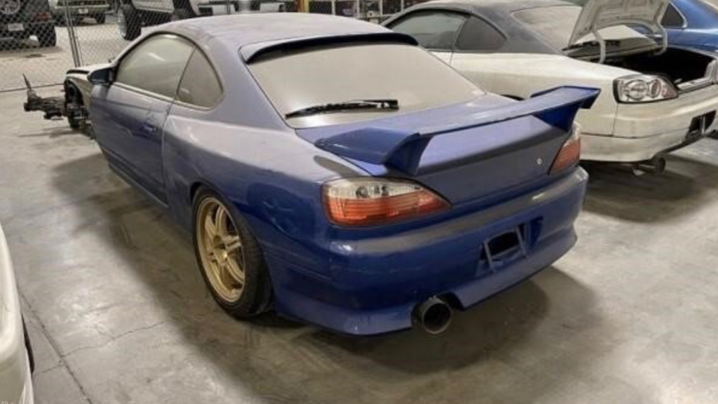 Seized JDM cars head for auction (photo via Apple Towing Co.)