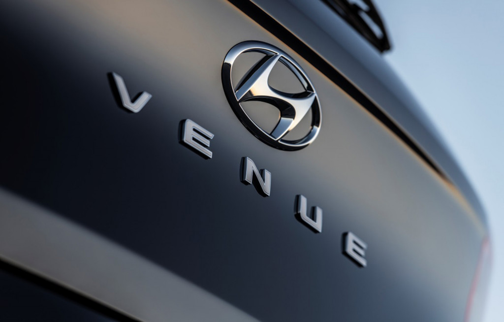 Hyundai Venue to join automaker's lineup as pint-size crossover SUV lead image