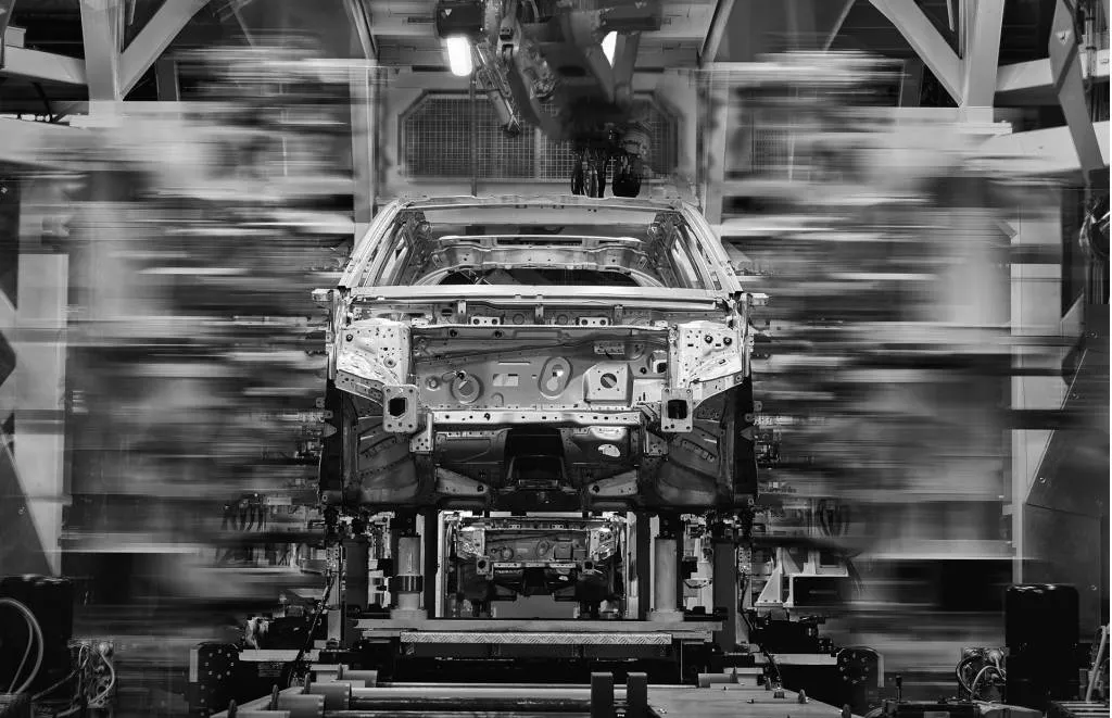 Teaser for redesigned Jeep Compass debuting spring 2025