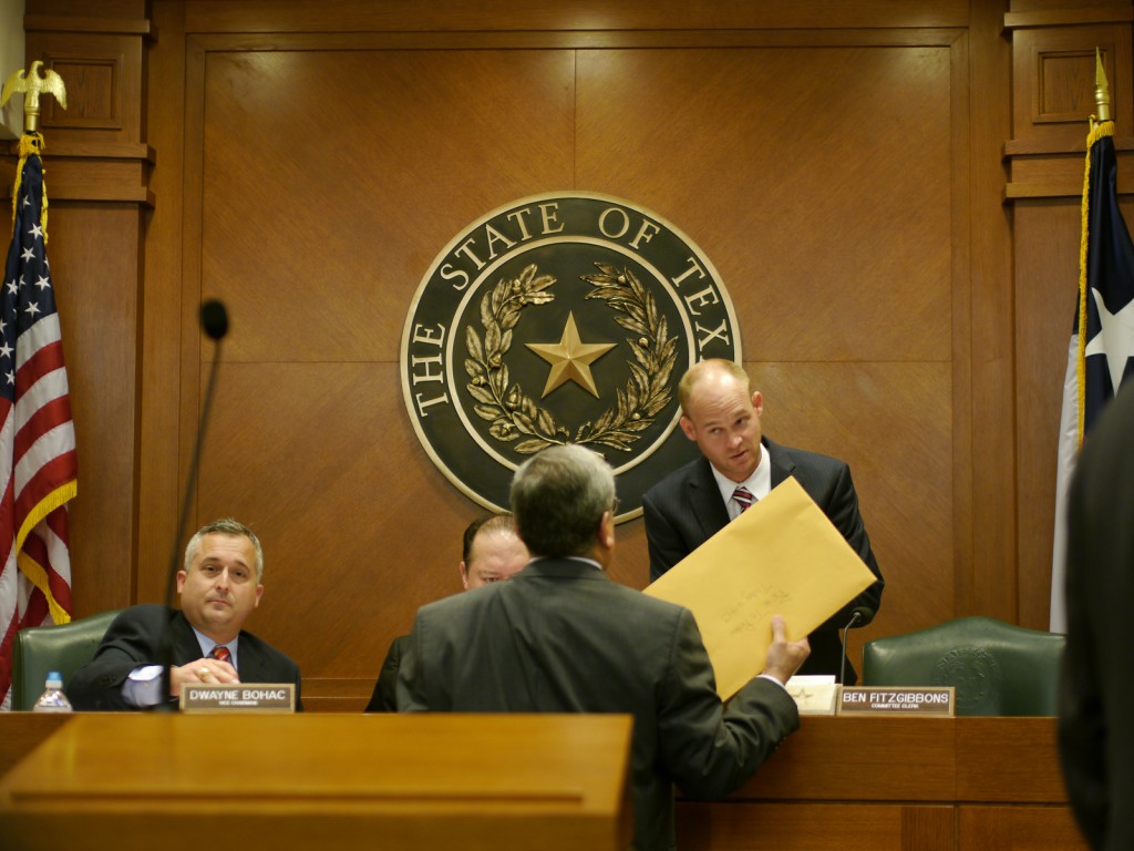 Tesla owners & supporters gather in Statehouse in Austin to support company [photo: John Griswell]