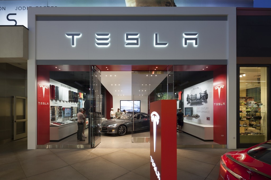 Tesla Store in Los Angeles [photo: Misha Bruk / MBH Architects]