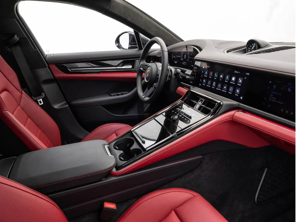 New Porsche Panamera's interior