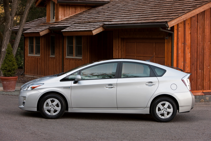 Toyota Prius recall in 2014 failed to fix problem, lawsuit says, may have cut mileage