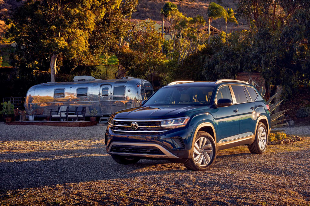 2021 Volkswagen Atlas review, 2021 Genesis G80 preview, GM's electric future: What's New @ The Car Connection lead image