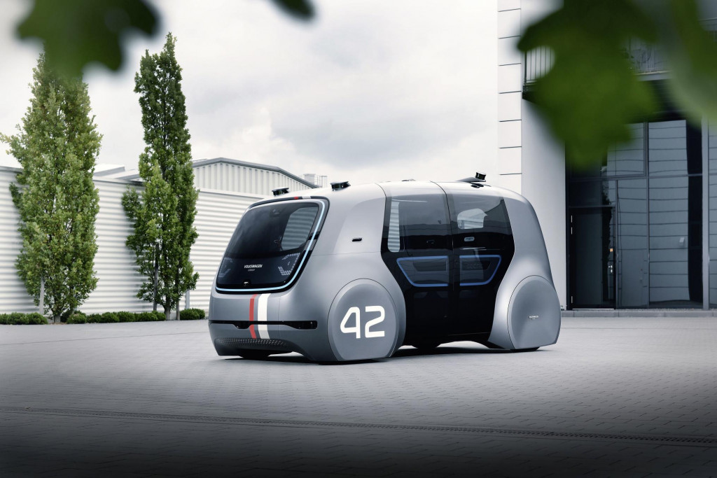 VW nabs Apple exec for self-driving car development lead image