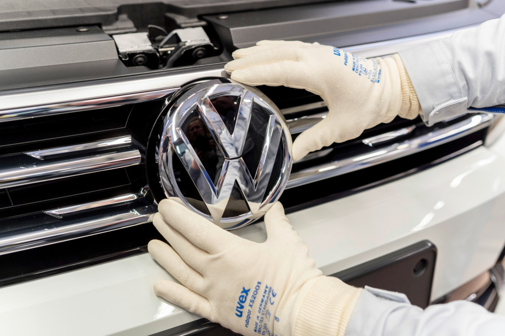 Volkswagen to debut new brand logo in Frankfurt