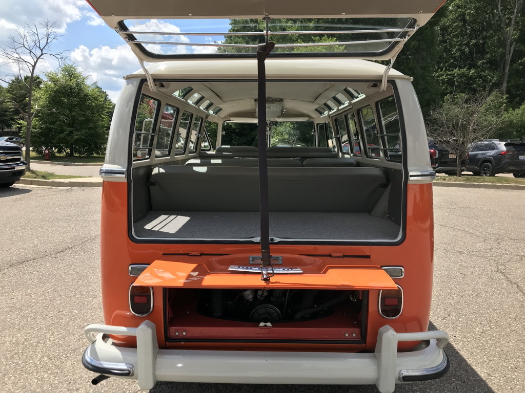 1967 VW Type 2 Microbus 21-Window DeLuxe Samba Bus