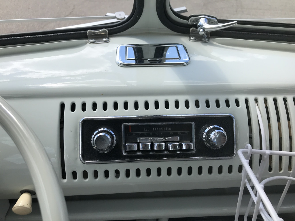 1967 VW Type 2 Microbus 21-Window DeLuxe Samba Bus