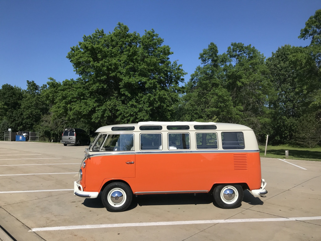 1967 VW Type 2 Microbus 21-Window DeLuxe Samba Bus