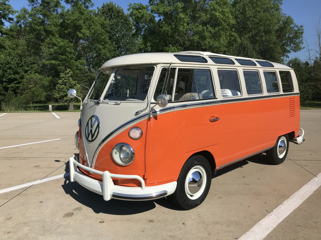 1967 VW Type 2 Microbus 21-Window DeLuxe Samba Bus