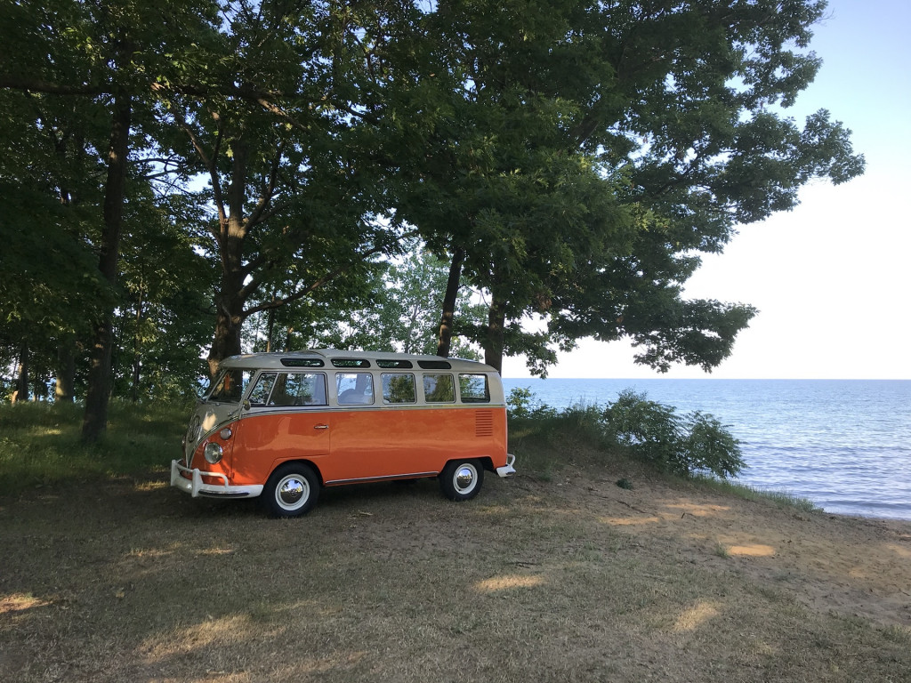 1967 VW Type 2 Microbus 21-Window DeLuxe Samba Bus